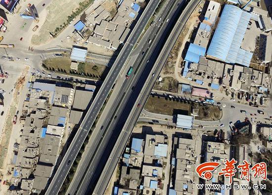 陕西一路段10公里设3个收费站 管理方:可以撤俩